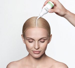 Applying Nioxin Derma Renew Emulsion onto dry scalp