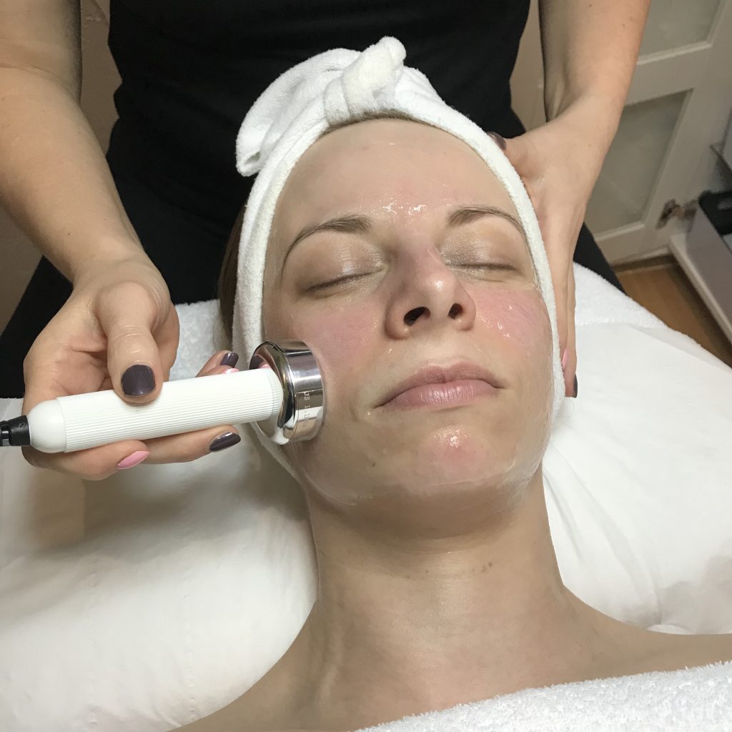 Ultrasound ensures that active ingredients are penetrated into the deepest layers of the skin.