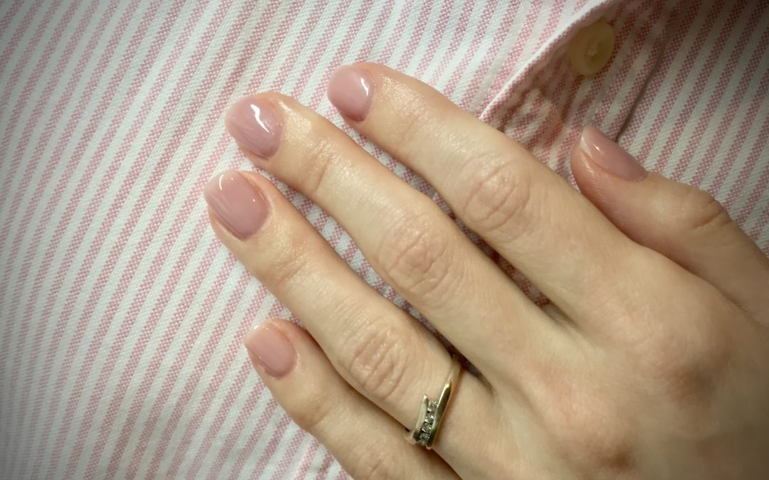 Want your shellac manicure last even longer? You should try this!