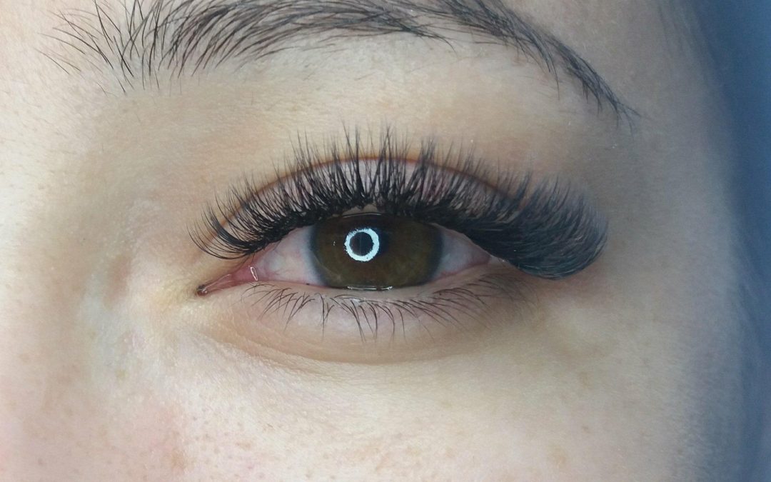 Why faux-mink eyelash extensions are your best bet